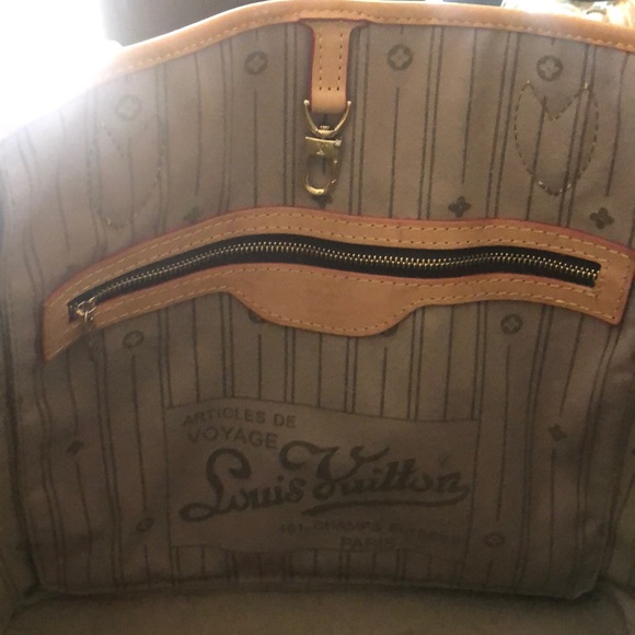 Medium Louis Vuitton Monogram Neverfull Bag - Picture 3 of 7